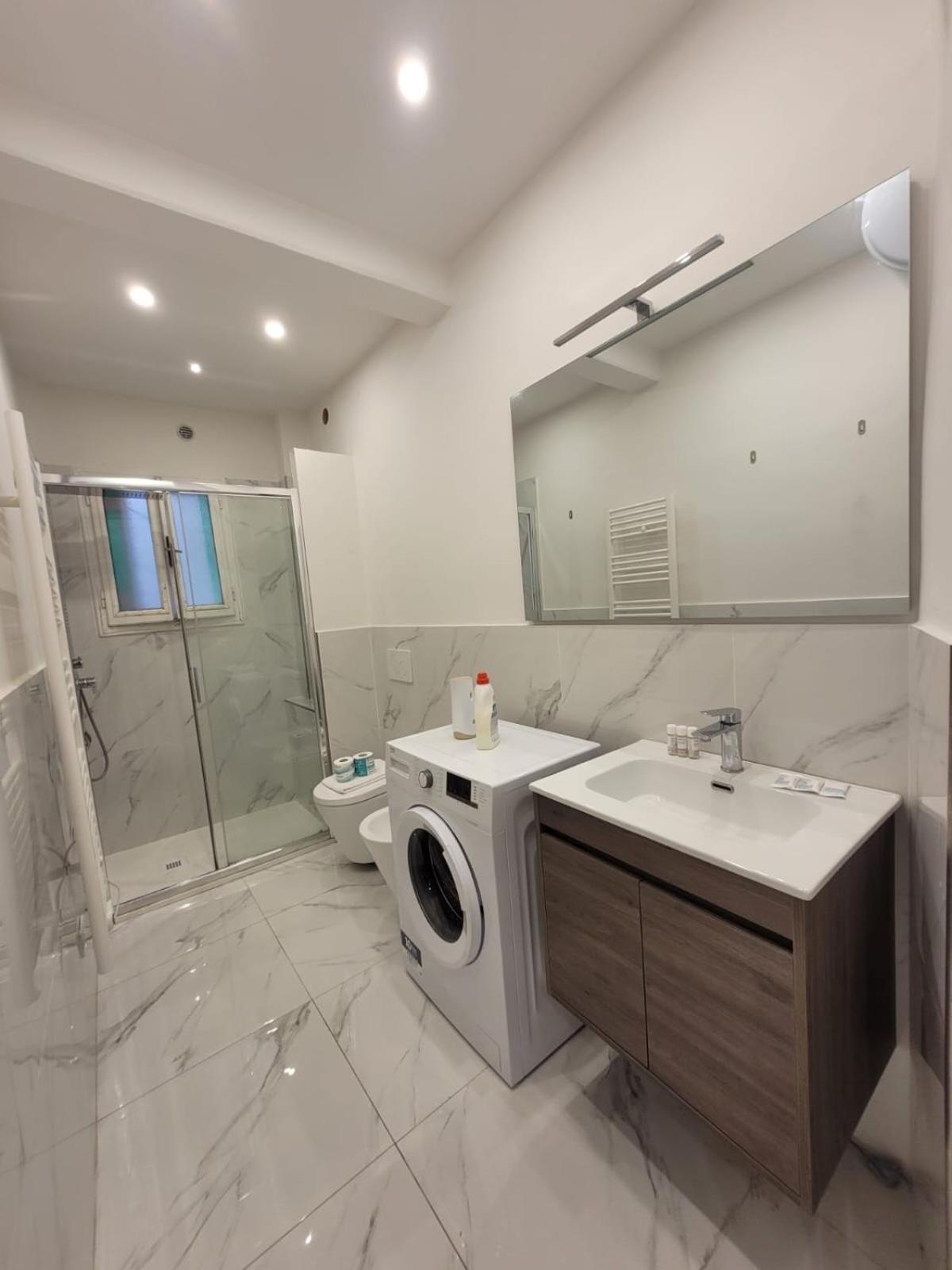 Spacious & Trendy 2br Apartment *